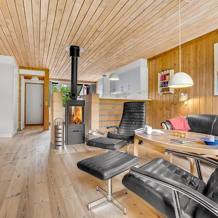 Hira - 300m From The Sea By Interhome *